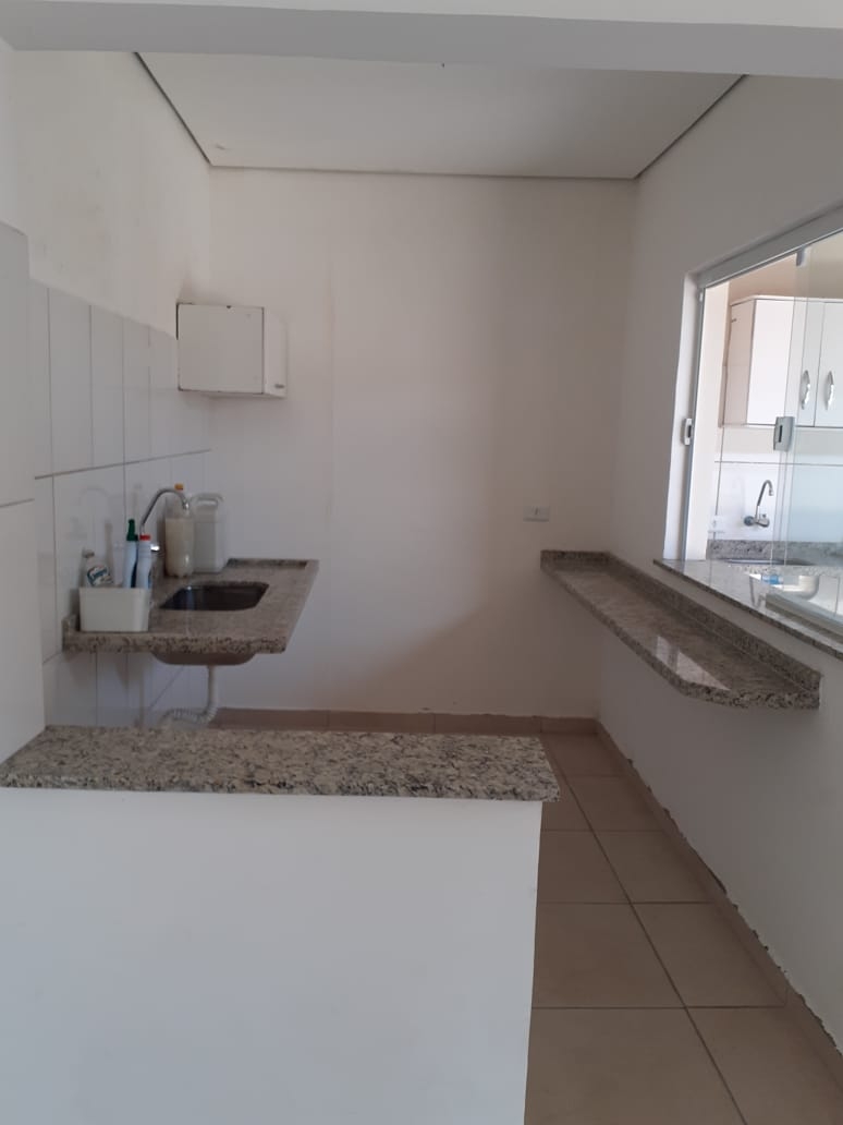 Casa comercial, com 04 sala, n